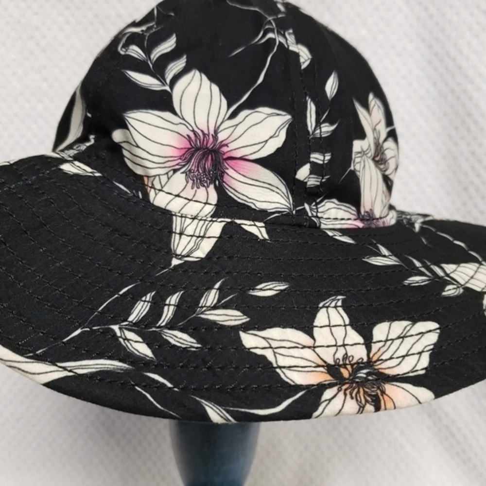 O'Neill Floral Hat  100% Cotton Excellent Pre-owned‎ Condition